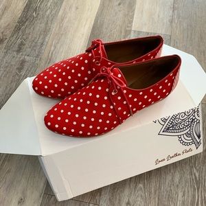 New in box Taschka shoes